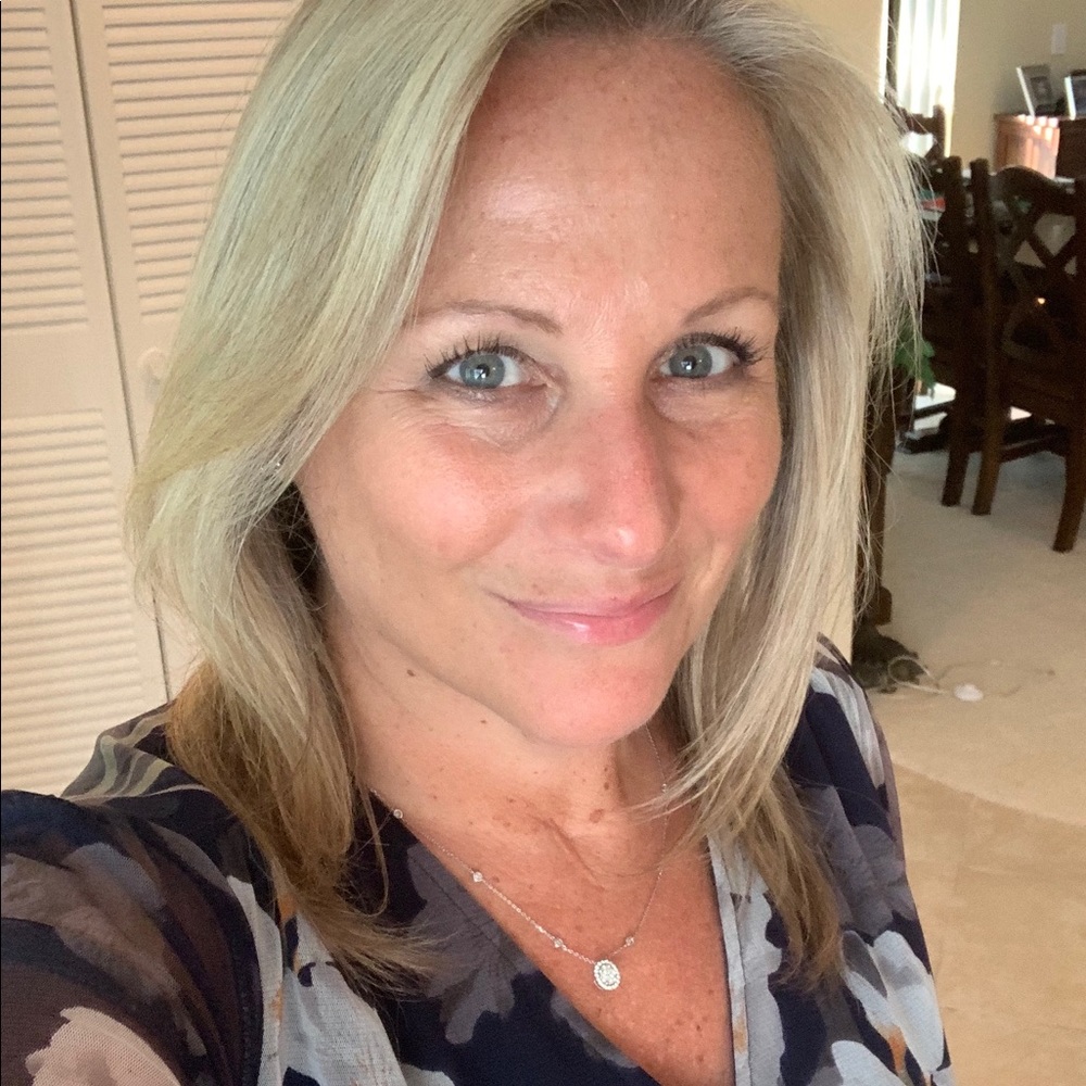 Meet your Posher, Debbie